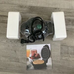 Mini Waffle Maker NWOT🌻